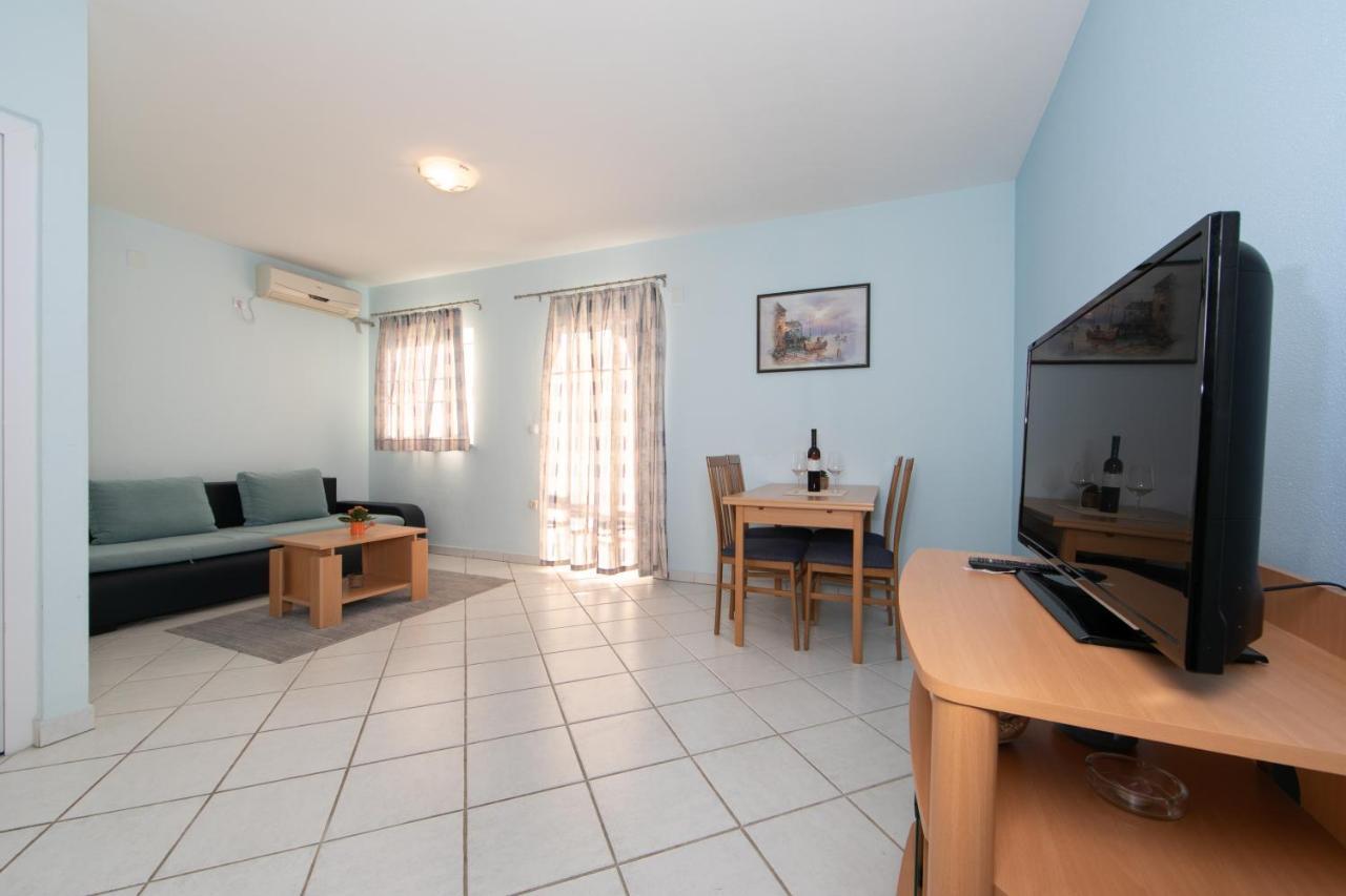 Apartments Simovic Tučepi Exteriör bild