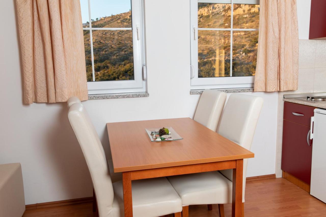 Apartments Simovic Tučepi Exteriör bild